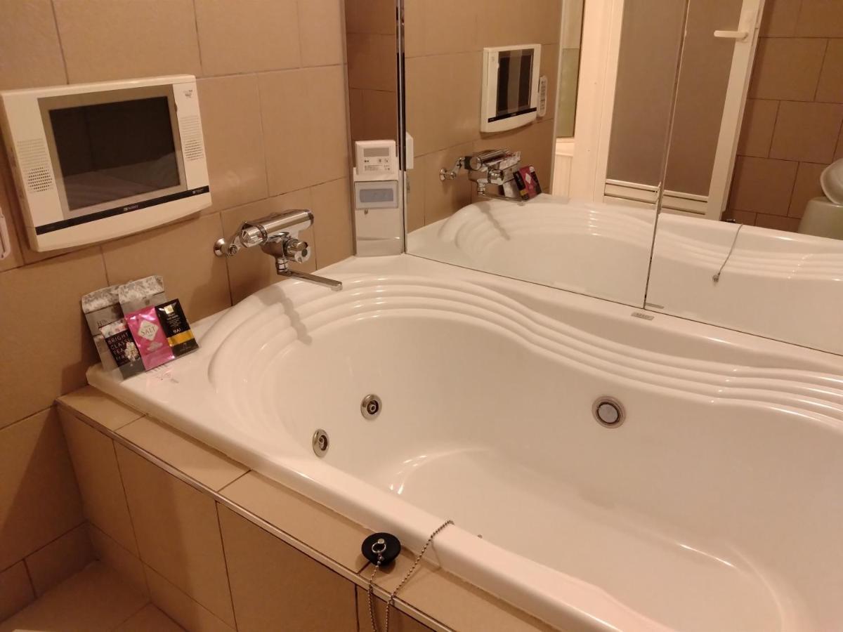 ホテル ベニ ウエスト 大人専用 Osaka Ngoại thất bức ảnh